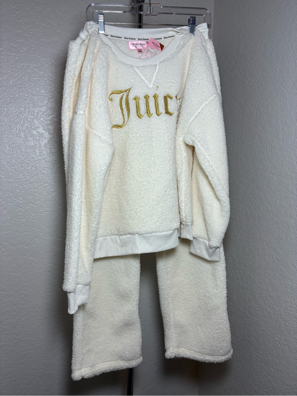 Juicy Couture Women’s Cream Plush Pajama Set Loungewear Size Large